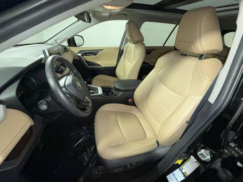 Used 2021 Toyota RAV4 Limited image 13