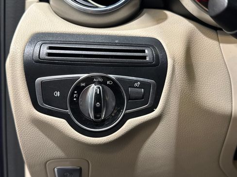 Used 2017 Mercedes-Benz GLC 300 4MATIC image 28