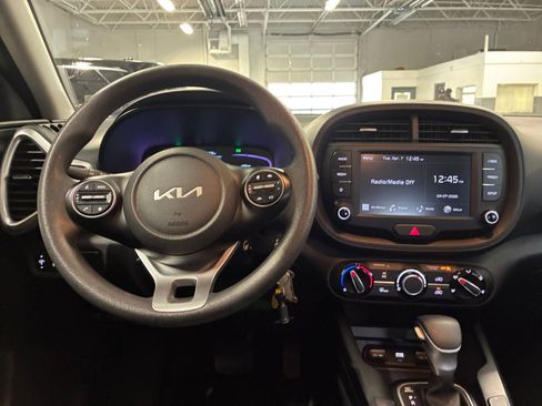 Used 2025 Kia Soul LX w/ LX Technology Package image 32