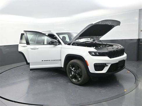New 2025 Jeep Grand Cherokee Limited image 25