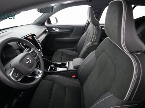 Used 2023 Volvo XC40 Recharge Ultimate image 7