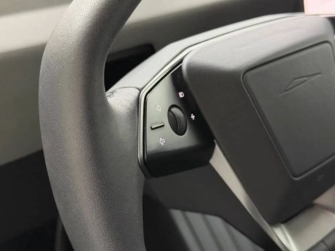 Used 2025 Tesla Cybertruck 2WD Crew Cab image 21