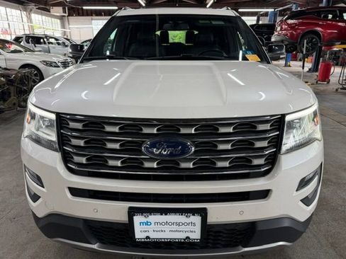 Used 2017 Ford Explorer XLT w/ Equipment Group 202A AWD/4WD image 5