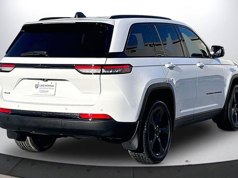 Certified 2023 Jeep Grand Cherokee Altitude image 9