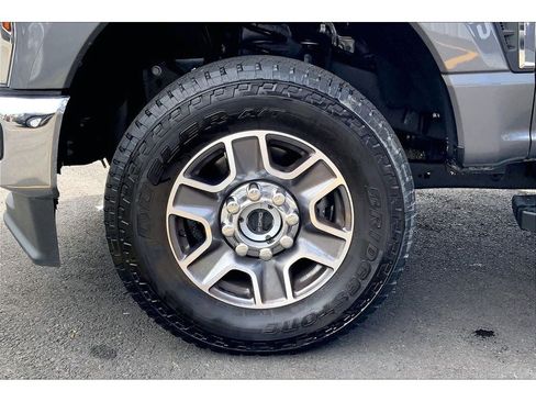 Used 2024 Ford F250 Lariat w/ FX4 Off-Road Package AWD/4WD image 10