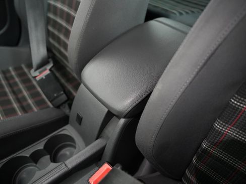 Used 2009 Volkswagen GTI Base image 26