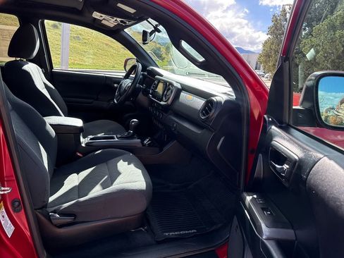 Used 2016 Toyota Tacoma TRD Off-Road AWD/4WD image 28