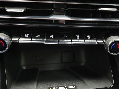 Used 2024 Chevrolet Traverse LT w/ Midnight/Sport Edition image 23