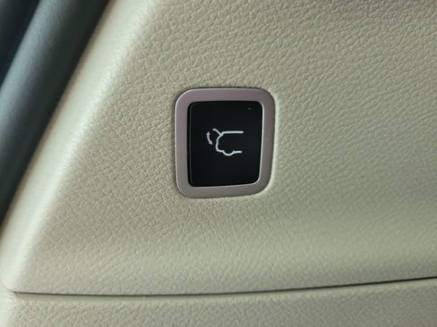 Used 2022 Chrysler Pacifica Touring-L AWD/4WD image 16