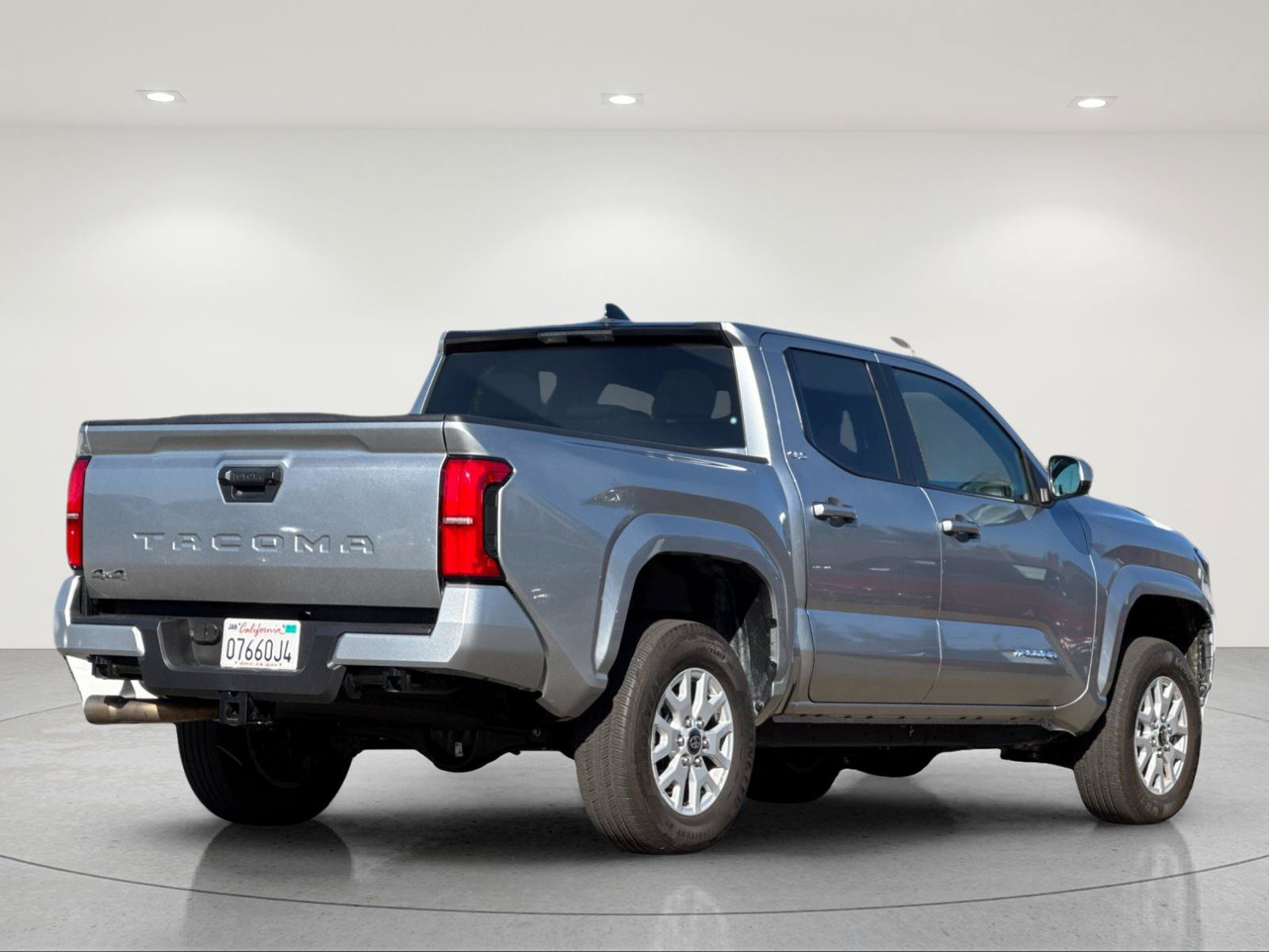 Used 2026 Toyota Tacoma SR5 AWD/4WD image 4