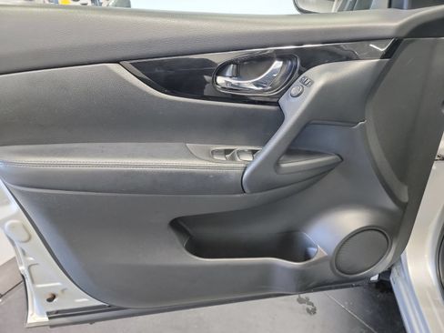 Used 2021 Nissan Rogue Sport SV FWD image 13