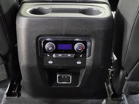 Used 2023 Chevrolet Tahoe Z71 w/ Luxury Package image 18