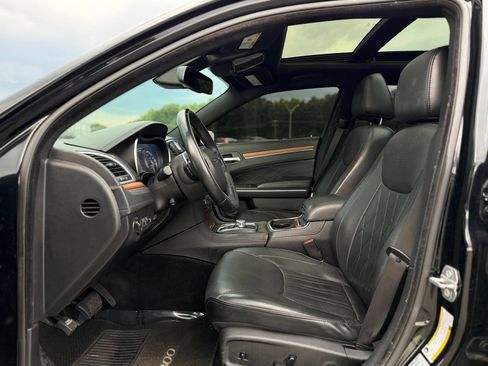 Used 2015 Chrysler 300 C Platinum w/ Harman/Kardon Audio Group RWD image 14