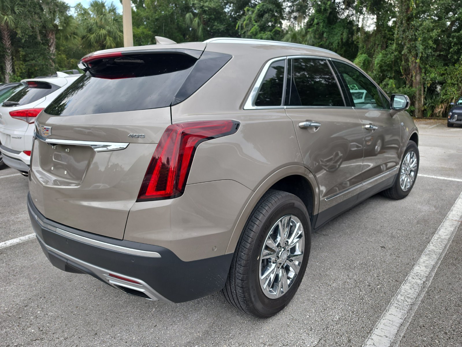 Used 2023 Cadillac XT5 Premium Luxury w/ Technology Package FWD image 3