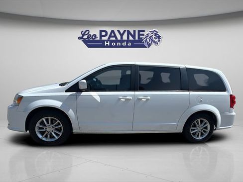 Used 2020 Dodge Grand Caravan SE FWD image 4