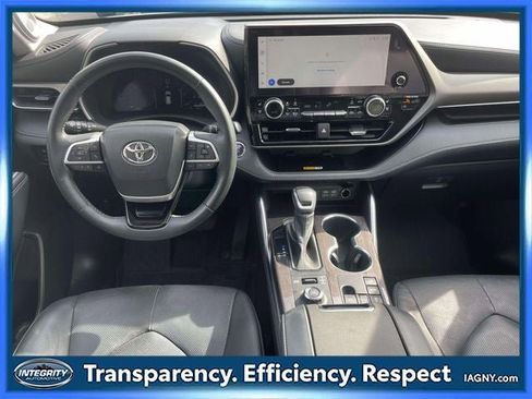 Used 2023 Toyota Highlander Limited image 13