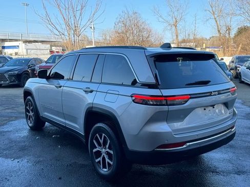 Used 2024 Jeep Grand Cherokee Limited RWD image 8