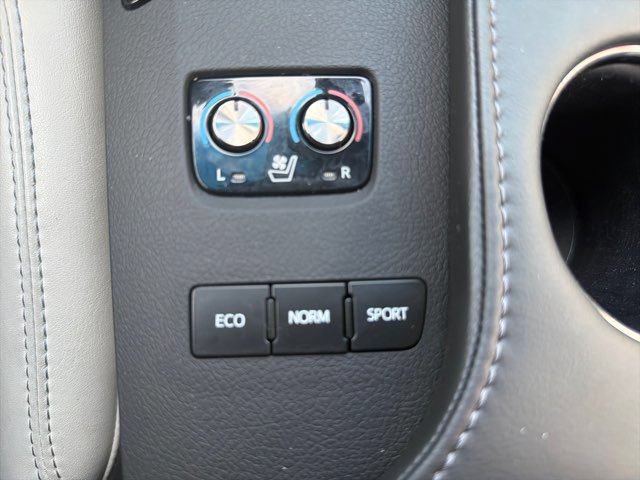 Used 2018 Toyota Avalon Limited FWD image 33