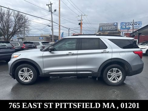 Used 2022 Ford Explorer XLT image 4