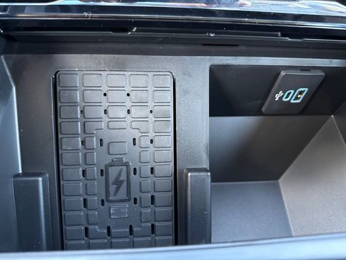 New 2026 Ford F250 Lariat w/ Black Appearance Package image 38