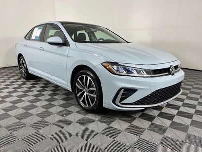 Used 2025 Volkswagen Jetta SE w/ Sunroof Package