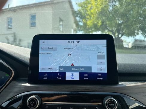 Used 2020 Ford Escape Titanium image 18