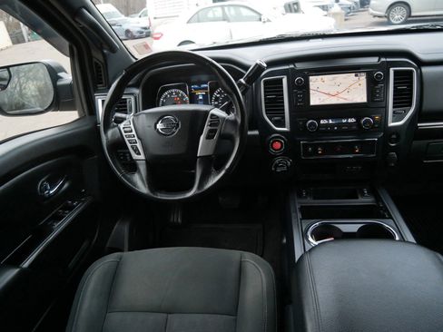 Used 2019 Nissan Titan SV w/ SV Convenience Package image 11