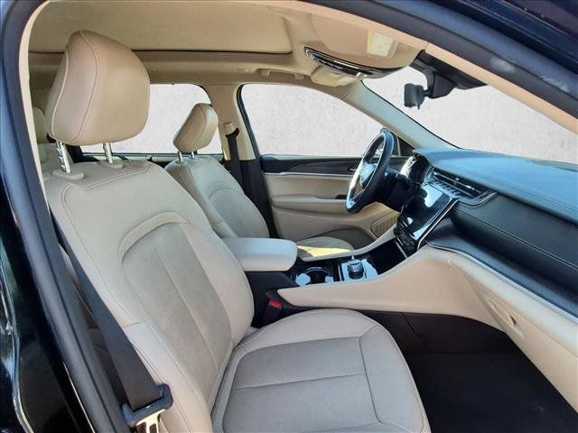 Used 2022 Jeep Grand Cherokee L Limited w/ Luxury Tech Group II AWD/4WD image 14