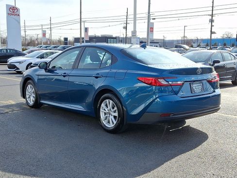 Used 2025 Toyota Camry LE image 4
