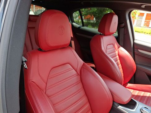 Used 2023 Alfa Romeo Stelvio Veloce AWD/4WD image 13