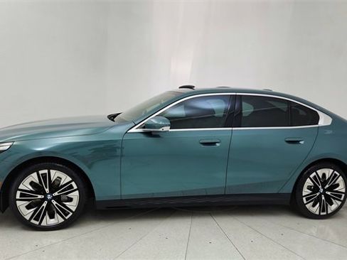 Used 2025 BMW 540i xDrive 540i xDrive image 3