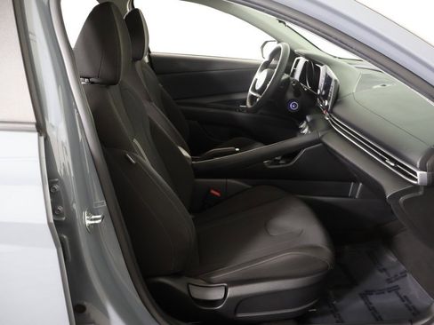 Used 2021 Hyundai Elantra SE image 29
