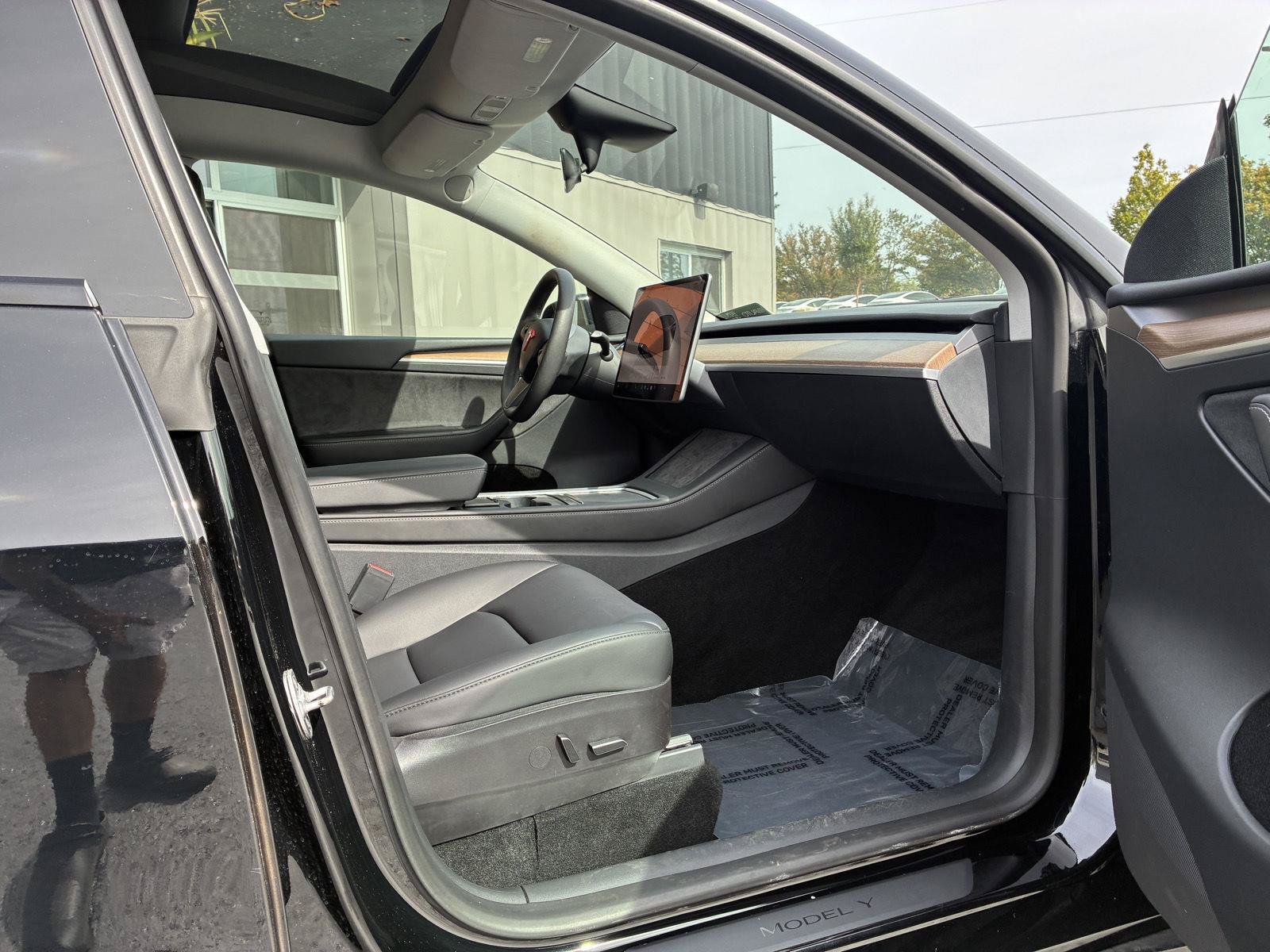 Used 2023 Tesla Model Y Performance AWD/4WD image 24