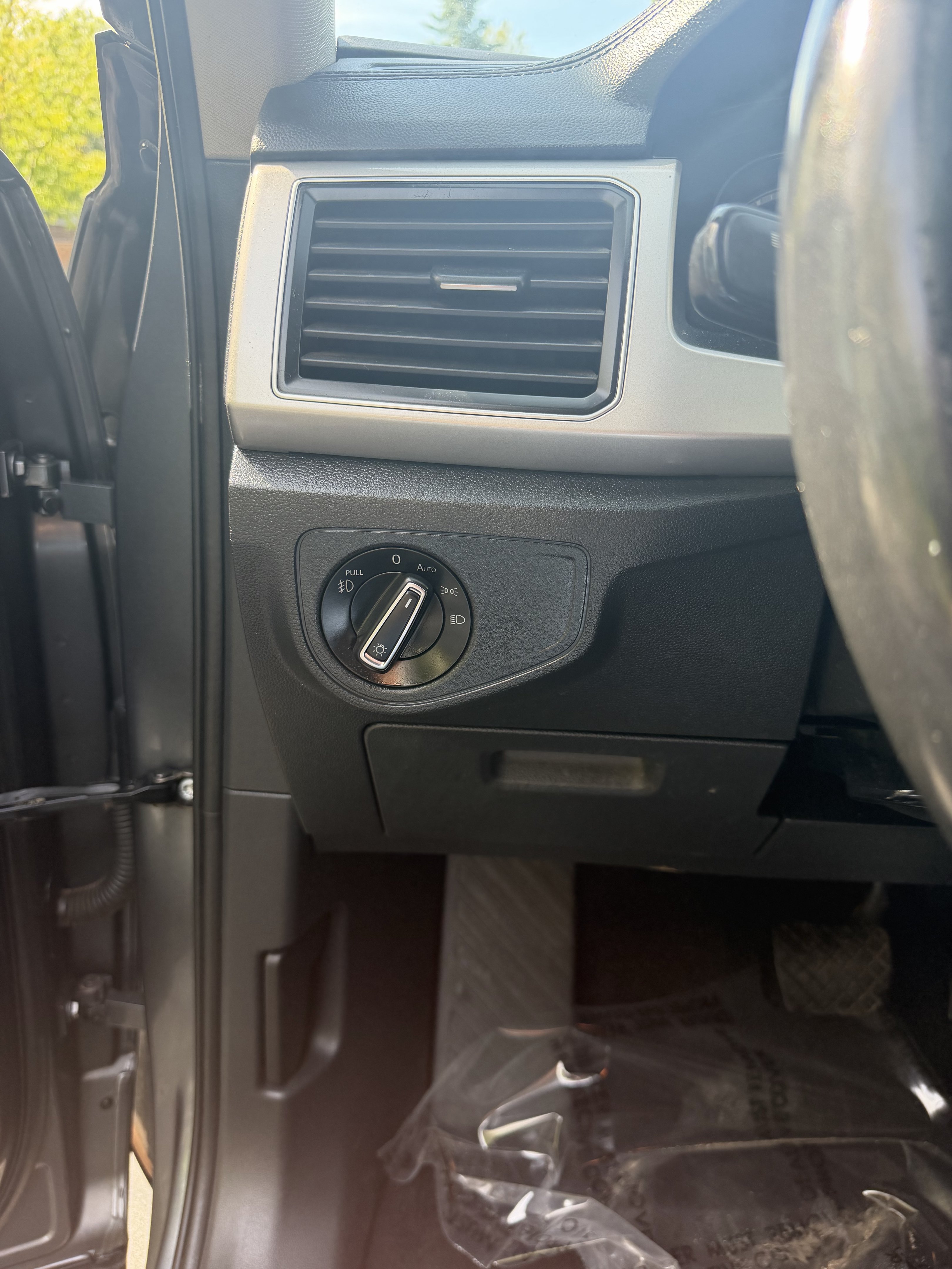 Used 2019 Volkswagen Atlas SE w/ Towing Package AWD/4WD image 23