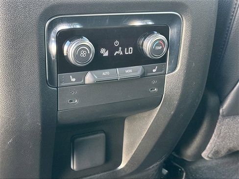 Used 2025 GMC Yukon XL Denali image 43