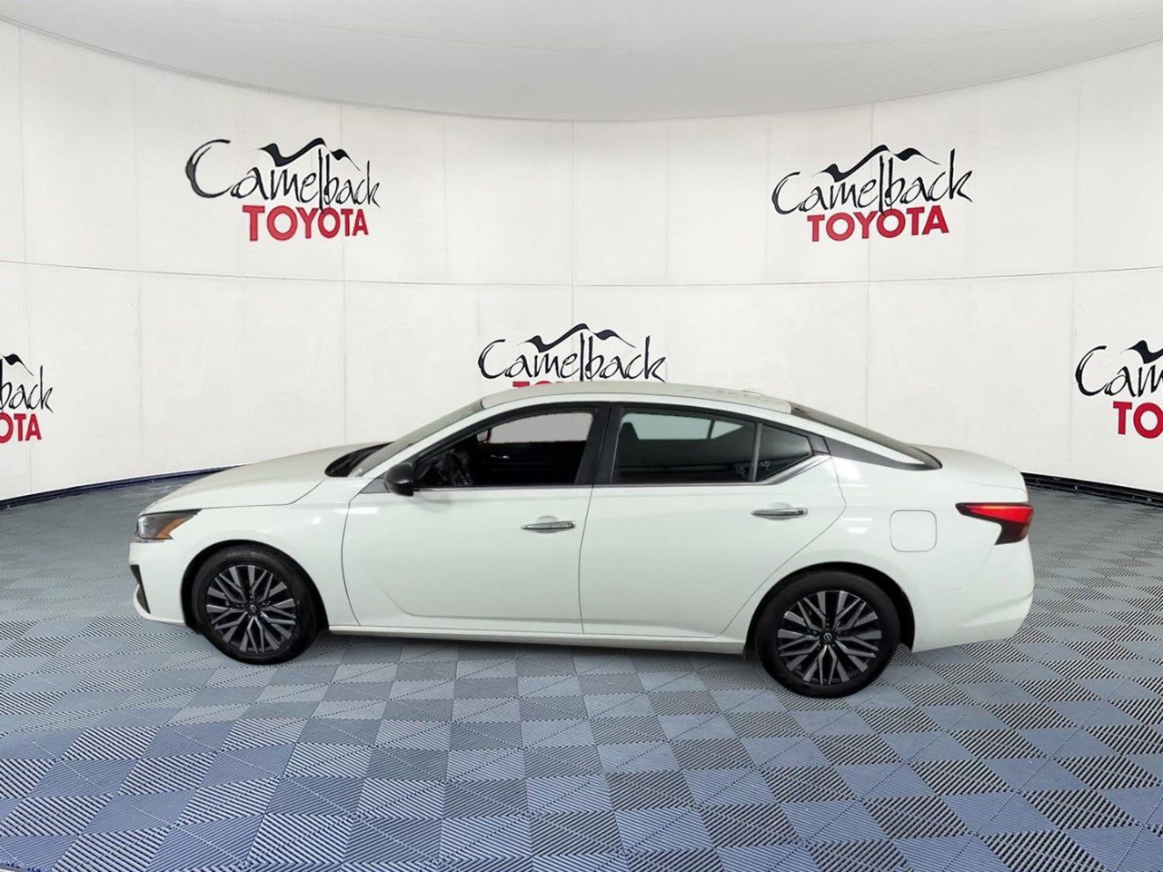 Used 2025 Nissan Altima 2.5 SV FWD image 8