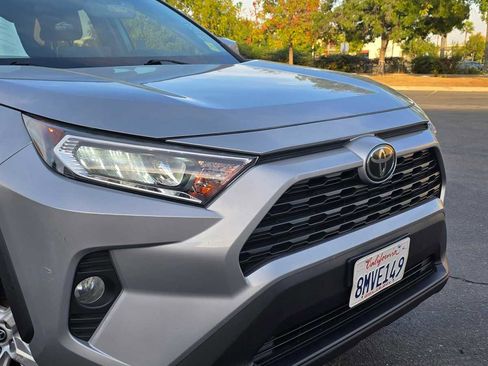 Used 2019 Toyota RAV4 XLE image 9
