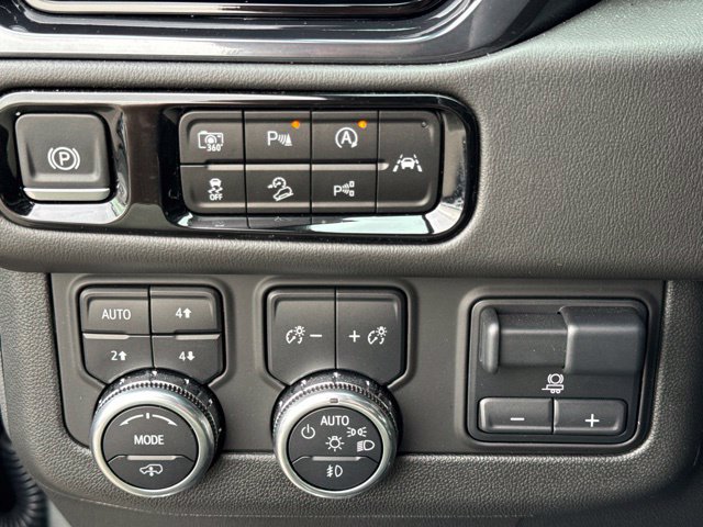 Certified 2025 GMC Yukon AT4 w/ Technology Package AWD/4WD image 16