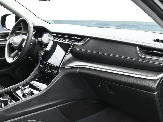 Used 2023 Jeep Grand Cherokee L Limited AWD/4WD image 31