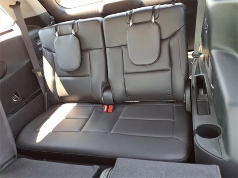 Used 2022 Ford Explorer XLT w/ Equipment Group 202A image 12