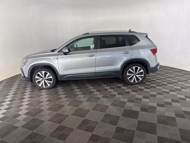 Used 2022 Volkswagen Taos SE w/ IQ.Drive SE Package FWD image 10