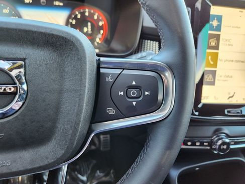 Used 2022 Volvo XC40 T5 R-Design w/ Advanced Package image 17