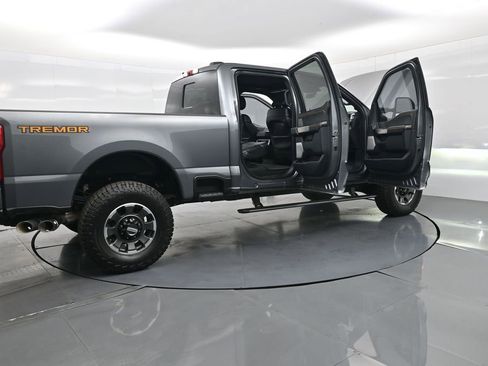 Used 2024 Ford F250 Platinum w/ Tremor Off-Road Package image 39