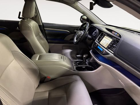 Used 2017 Toyota Highlander Limited Platinum image 20
