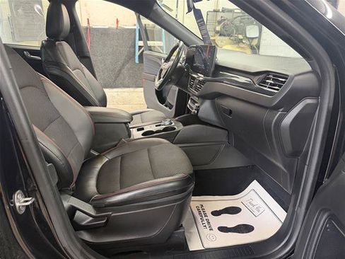 Certified 2023 Ford Escape ST-Line w/ Tech Pack #1 AWD/4WD image 31