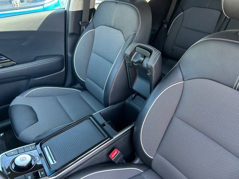 Used 2021 Kia Niro EX FWD image 22