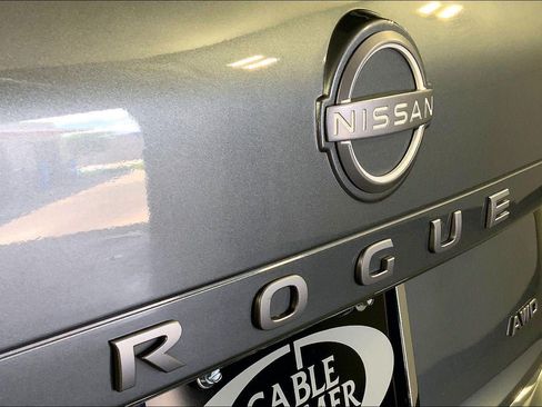 Used 2025 Nissan Rogue SV AWD/4WD image 8