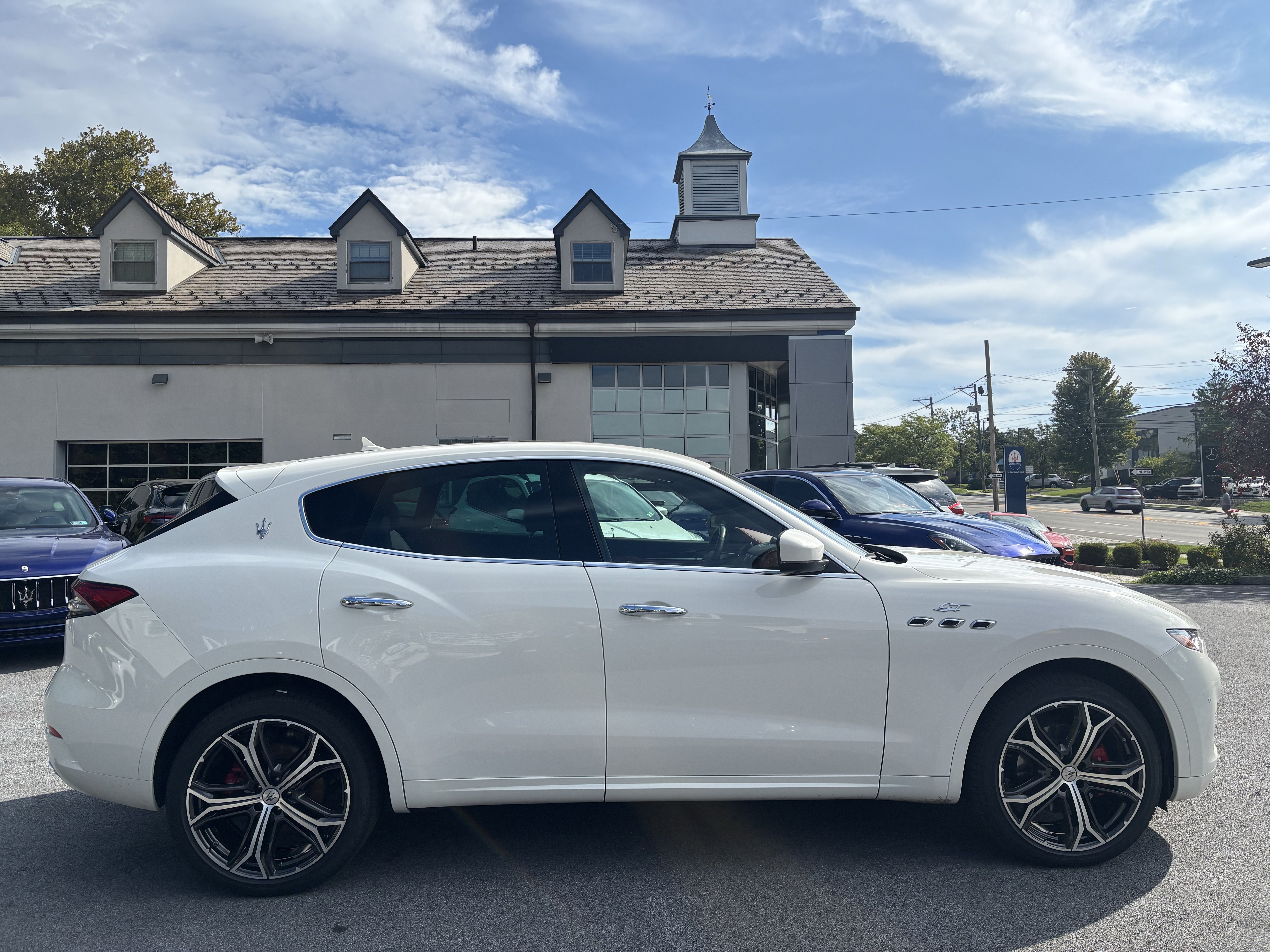 Used 2023 Maserati Levante GT AWD/4WD image 6