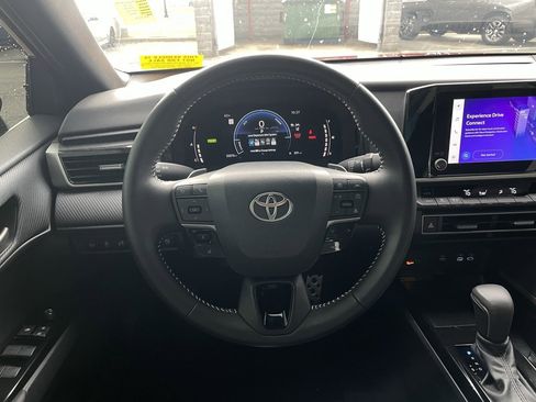 Used 2025 Toyota Camry SE image 13