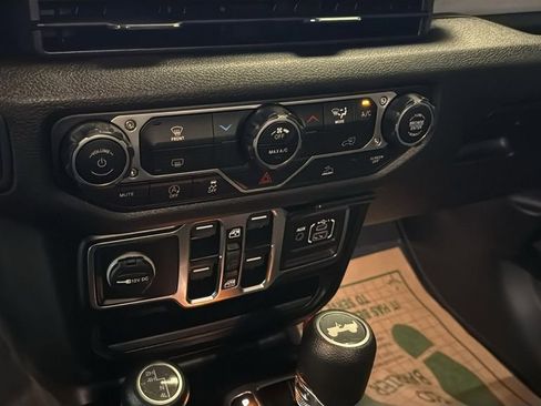 Used 2025 Jeep Wrangler Sport image 30